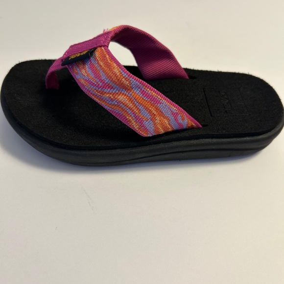 Teva Voya Flip Sandal in Waves Rose Violet Color for Kids Size 11 Summer ~ Pool! - Picture 4 of 4